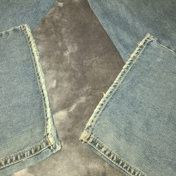 SILVER JEANS SLIGHTLY DISTRESSED - Picture 2 of 5